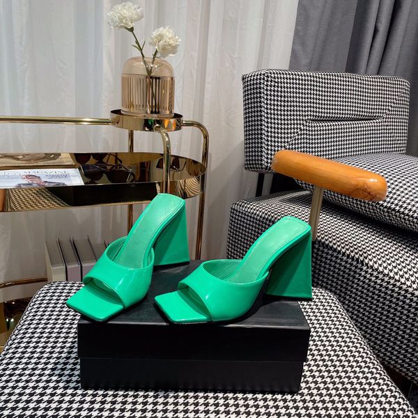 2022 new winter fashion high heels women's shoes solid color party leather thick root banquet, Black
2022 new winter fashion high heels women's shoes solid color party leather thick root banquet, Black