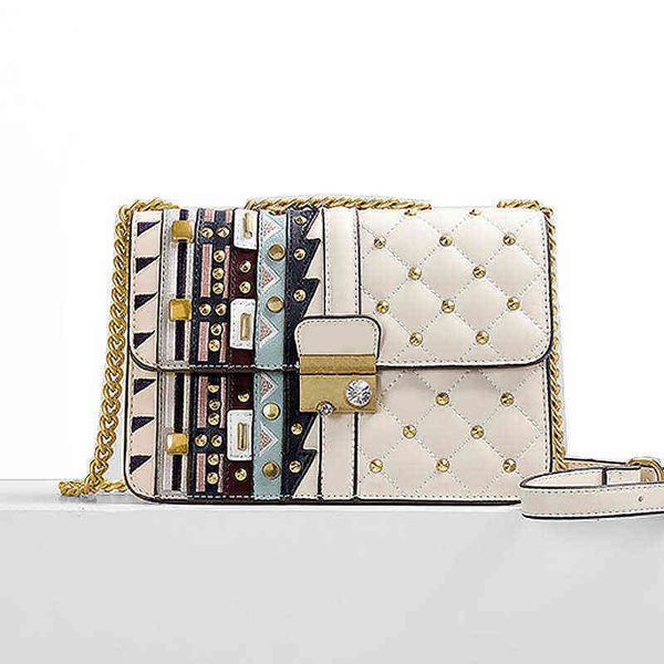 selling fashional shoulder ladies bag unique copper metal rivet chain diamond sewing thread small square handbags for women 220427
selling fashional shoulder ladies bag unique copper metal rivet chain diamond sewing thread small square handbags for women 220427