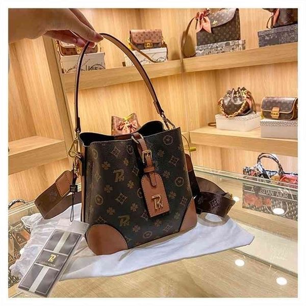 super low high capacity trend versatile minority single shoulder bag high-grade feeling commuter tote bag factory store online
super low high capacity trend versatile minority single shoulder bag high-grade feeling commuter tote bag factory store online