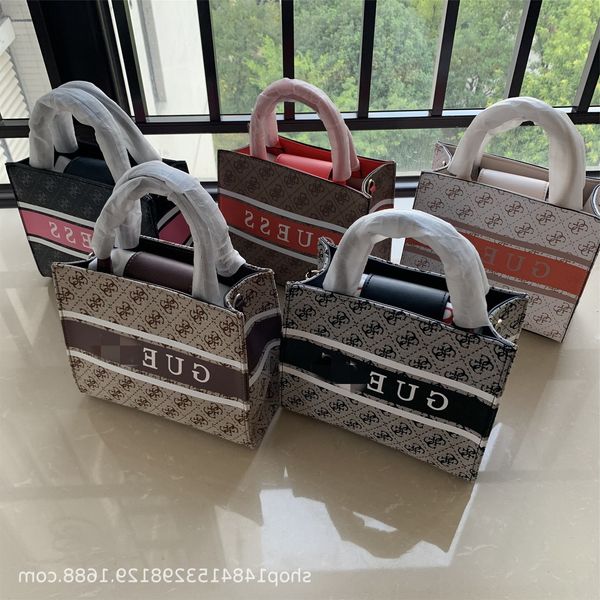 new designer bags guesss color blocking embossed tote leisure portable shopping single shoulder diagonal women's
new designer bags guesss color blocking embossed tote leisure portable shopping single shoulder diagonal women's