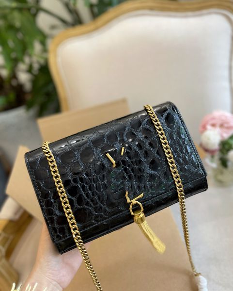 designers shoulder bag luxurious tote purse handbag message bags cluth classic genuine leather crossbody gift box gold chain 23cm
designers shoulder bag luxurious tote purse handbag message bags cluth classic genuine leather crossbody gift box gold chain 23cm
