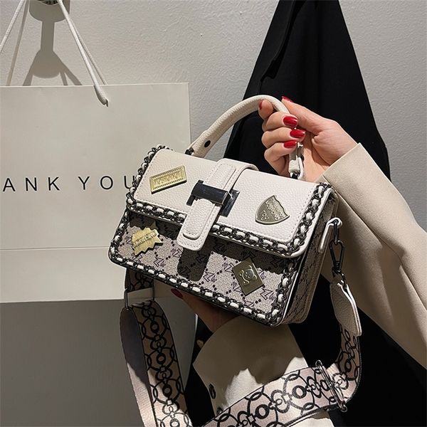 high texture trend women's fashion wide belt messenger exquisite badge inlaid 80% off wholesale store
high texture trend women's fashion wide belt messenger exquisite badge inlaid 80% off wholesale store