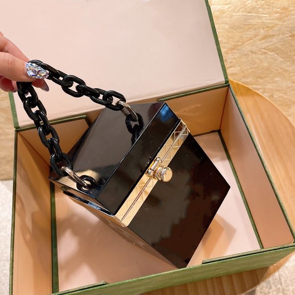 2022 high acrylic bag quality luxury fashion stylist letters pattern female cosmetic bags mini cute exquisite jewelry box of quality the mul
2022 high acrylic bag quality luxury fashion stylist letters pattern female cosmetic bags mini cute exquisite jewelry box of quality the mul