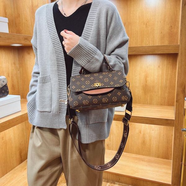 spring crossbody women's bag simple color matching one shoulder personality handbag messenger bag
spring crossbody women's bag simple color matching one shoulder personality handbag messenger bag