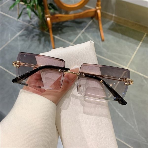 square frameless clip shades for women wholesale retro vintage designer fashion sunglasses and man alloy golden car 220518, White;black
square frameless clip shades for women wholesale retro vintage designer fashion sunglasses and man alloy golden car 220518, White;black