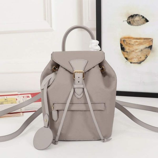 genuine leather women backpack travel bag real leather lady shoulder school bag student backpack sacáa main sac a dos, Red;black
genuine leather women backpack travel bag real leather lady shoulder school bag student backpack sacáa main sac a dos, Red;black