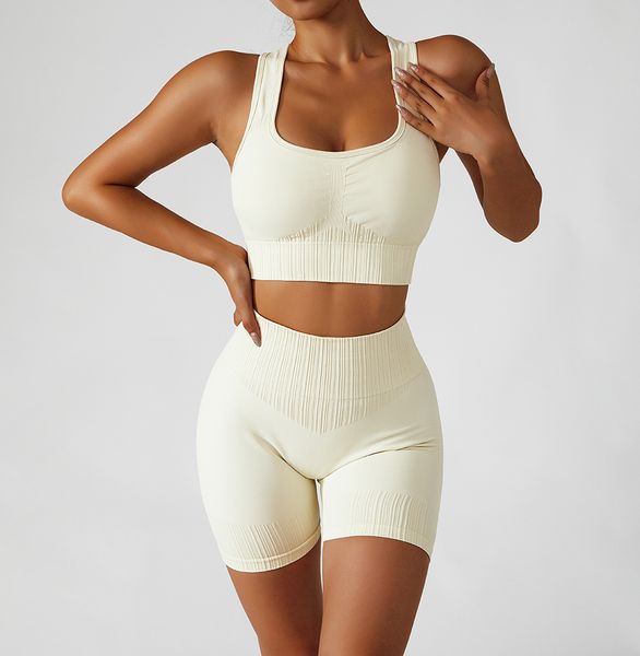 women high waist soft comprion solid color scrunch butt seaml yoga shorts and bra set, White;red
women high waist soft comprion solid color scrunch butt seaml yoga shorts and bra set, White;red