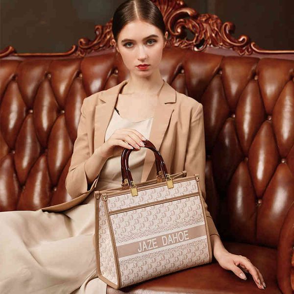 ladies fashion personality trend new brand bag wholesale hong kong high capacity commuter women's 2022 handbag leather one shoulder
ladies fashion personality trend new brand bag wholesale hong kong high capacity commuter women's 2022 handbag leather one shoulder