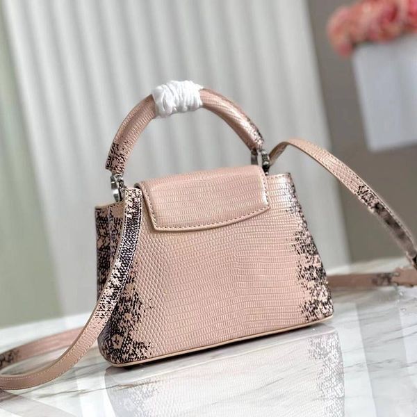 designer shoulder messenger bags 48865 handmade capu tote bag cins v letter genunier leather handbags women clutch two size and many colors
designer shoulder messenger bags 48865 handmade capu tote bag cins v letter genunier leather handbags women clutch two size and many colors