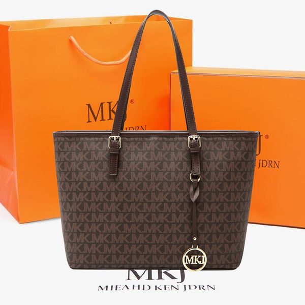 ladies quality leather letter shoulder bags for women 2022 luxury handbags women bags designer fashion large capacity tote bag
ladies quality leather letter shoulder bags for women 2022 luxury handbags women bags designer fashion large capacity tote bag