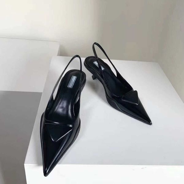 2021 lettre bow noeud haut femmes piste toe bas pointu talon gladiaor sandales femme design chaussures mesh 35-40 mjk004, Black
2021 lettre bow noeud haut femmes piste toe bas pointu talon gladiaor sandales femme design chaussures mesh 35-40 mjk004, Black