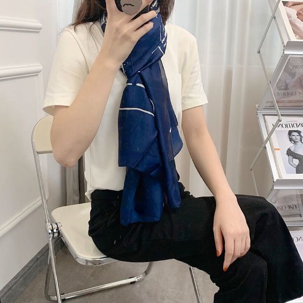 2022 scarves new silk long towel comfortable ladies temperament new brand banquet tourism air-conditioned room top, Blue;gray
2022 scarves new silk long towel comfortable ladies temperament new brand banquet tourism air-conditioned room top, Blue;gray