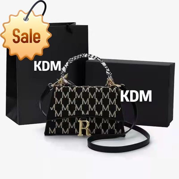 bag women's new fashion texture high-class style hand-held shoulder brand popular ladies bags luxury
bag women's new fashion texture high-class style hand-held shoulder brand popular ladies bags luxury