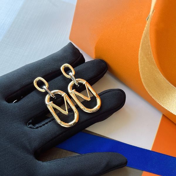 new charm earrings 18k golds plated 925 gold luxury letters famous womens round stainless steel earrings wedding party lover jewelry accesso, Golden
new charm earrings 18k golds plated 925 gold luxury letters famous womens round stainless steel earrings wedding party lover jewelry accesso, Golden