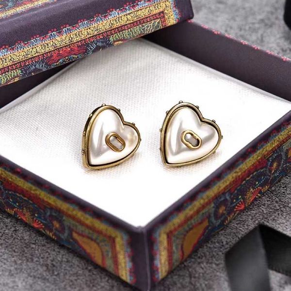 designer jewelry women earrings pearl stud with letter stamp brass gold plated diamond elegant new fashion style girl gift party, Golden;silver
designer jewelry women earrings pearl stud with letter stamp brass gold plated diamond elegant new fashion style girl gift party, Golden;silver