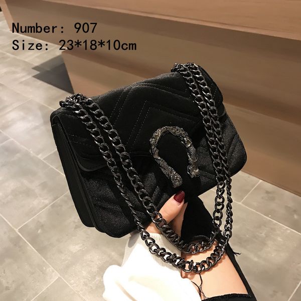 wholesale factory ladies leathers shoulder bags elegant atmosphere solid color winter leather handbag flip silver buckle women handbags retr
wholesale factory ladies leathers shoulder bags elegant atmosphere solid color winter leather handbag flip silver buckle women handbags retr