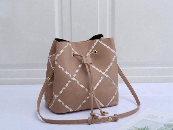 luxurys designers bucket handbags fashion women's bags old flower purses women tote brand letter genuine leather shoulder crossbody bag
luxurys designers bucket handbags fashion women's bags old flower purses women tote brand letter genuine leather shoulder crossbody bag