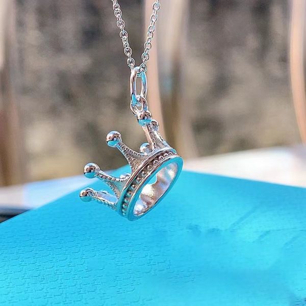 t family crown necklace s925 hollowed out temperament fashion pendant clavicle chain jewelry, Black
t family crown necklace s925 hollowed out temperament fashion pendant clavicle chain jewelry, Black
