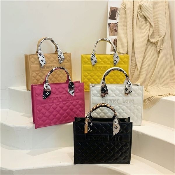 2022 factory wholesale new indentation embroidered thread female fashion shoulder silk scarf capacity portable shopping large tot bag d0l4