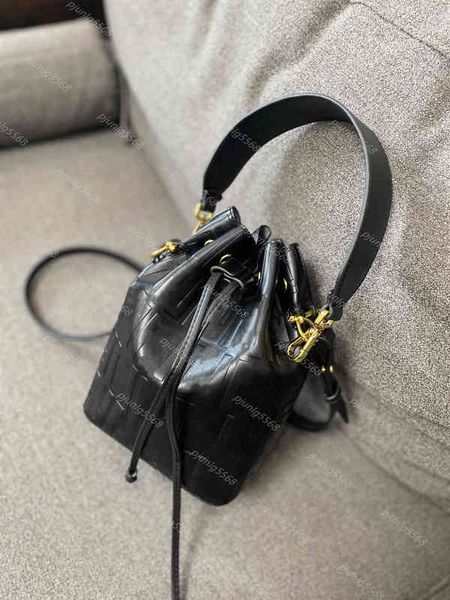 3a2021 purse bucket bags women satchel handle totes bag shoulder bags soft leather crossbody fashion drawstring handbags purses, Red;black
3a2021 purse bucket bags women satchel handle totes bag shoulder bags soft leather crossbody fashion drawstring handbags purses, Red;black