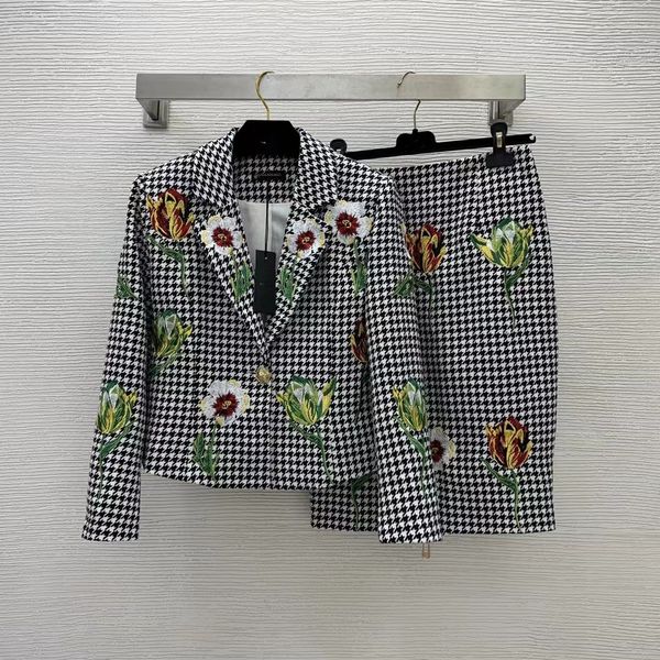 two piece dress 2022 autumn winter lapel neck long sleeve coat and women's fashion skirts 2 pieces sets 0817-03, White
two piece dress 2022 autumn winter lapel neck long sleeve coat and women's fashion skirts 2 pieces sets 0817-03, White