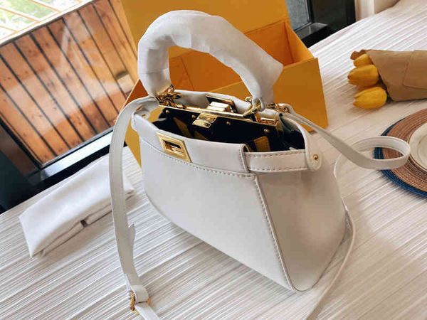leather bag hand bill of lading shoulder cross-body lock fashion light luxury carry commuter
leather bag hand bill of lading shoulder cross-body lock fashion light luxury carry commuter