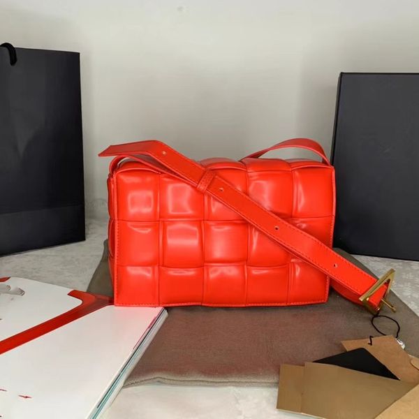 5a+ r luxury women's bags classic fashion retro leather shoulder messenger woven windbreaker matching version wholesale
5a+ r luxury women's bags classic fashion retro leather shoulder messenger woven windbreaker matching version wholesale