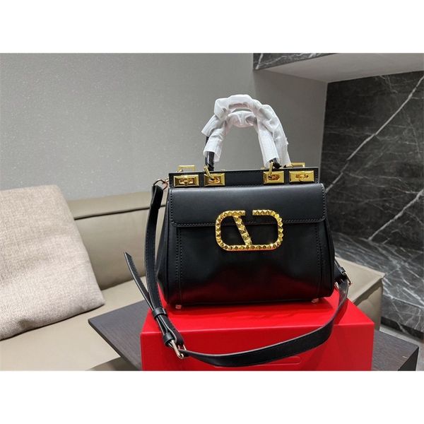 new large hardware handbag rivet flip postman bag single shoulder messenger square women's bag
new large hardware handbag rivet flip postman bag single shoulder messenger square women's bag