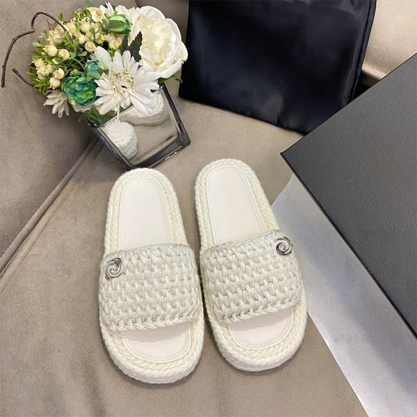 2022 new classic fashion hemp rope slippers luxury sandals leather metal decorative cowhide flip-flops beach indoor non-slip sole 35-40, Black
2022 new classic fashion hemp rope slippers luxury sandals leather metal decorative cowhide flip-flops beach indoor non-slip sole 35-40, Black