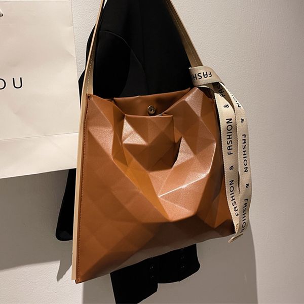 2022 spring luxury women's folds shoulder bag pu leather designer handbag large capacity female shopping tote bag, Black;red
2022 spring luxury women's folds shoulder bag pu leather designer handbag large capacity female shopping tote bag, Black;red