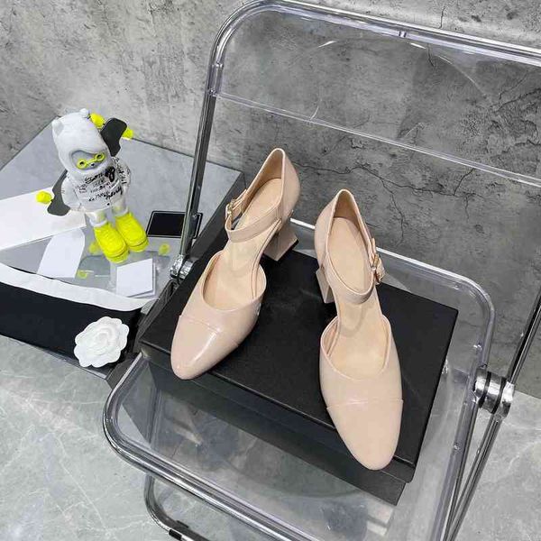 dress shoes gaoding spring and summer bright face round head high-heeled single shoes women's bag side air thick heel one-line buckle, Black
dress shoes gaoding spring and summer bright face round head high-heeled single shoes women's bag side air thick heel one-line buckle, Black