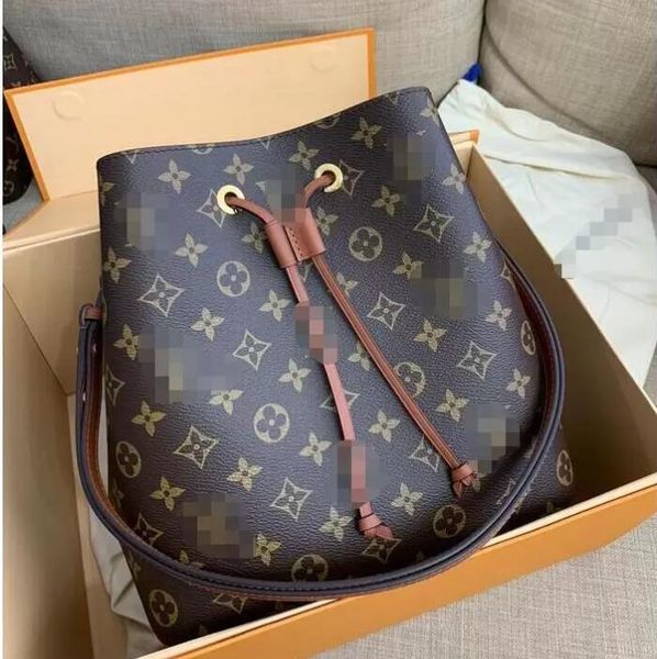 04 sturdy stylish bucket bag drawstring closure luxury designers shell handbags fashion women leather designer bags ggs louiseity viutonity
04 sturdy stylish bucket bag drawstring closure luxury designers shell handbags fashion women leather designer bags ggs louiseity viutonity