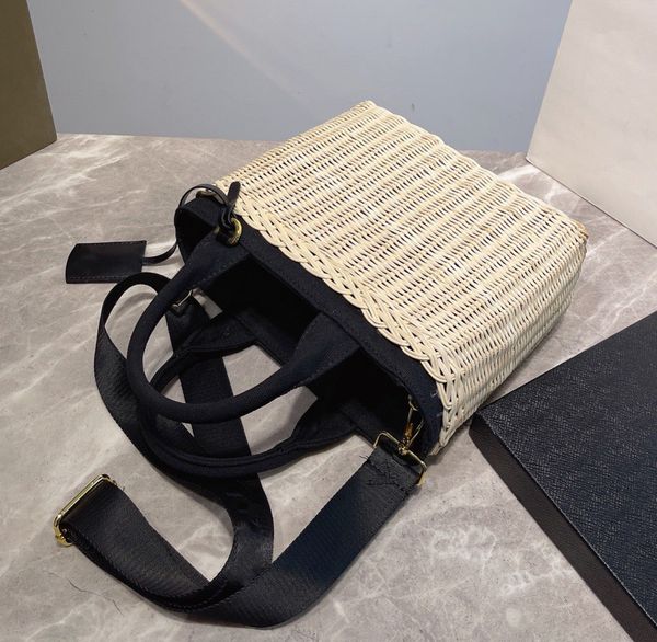 fashion bags spring and summer new straw basket weaving and leather collocation fresh simple atmosphere elegant novel exquisite designer bag
fashion bags spring and summer new straw basket weaving and leather collocation fresh simple atmosphere elegant novel exquisite designer bag