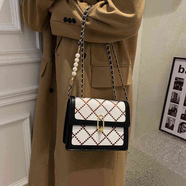 fashion bags texture women's autumn winter 2022 new chain small square messenger bag trend designer handbag purse 
fashion bags texture women's autumn winter 2022 new chain small square messenger bag trend designer handbag purse