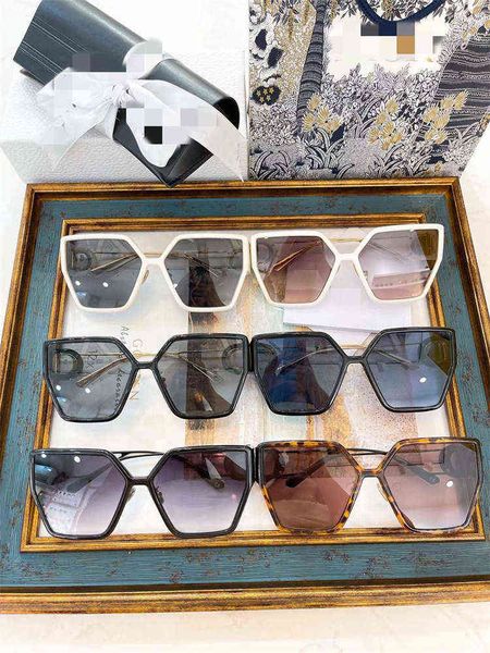 22ss new d sunglasses windnet red same large frame personalized fashion women luxury eyewear movement, White;black
22ss new d sunglasses windnet red same large frame personalized fashion women luxury eyewear movement, White;black