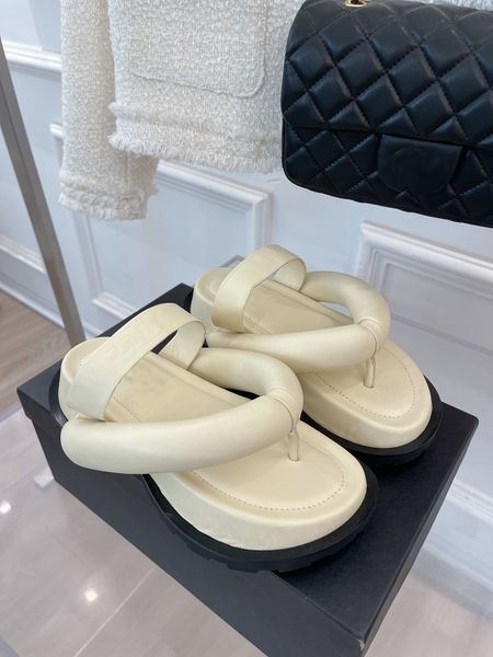 2022 new women luxury designer sandals slipper leather summer flat slipper embroidery fashion beach woman big head rainbow letters, Black
2022 new women luxury designer sandals slipper leather summer flat slipper embroidery fashion beach woman big head rainbow letters, Black