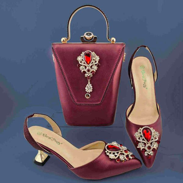 dress shoes 2022 new arrival elegant d green color party wedding ladies and bag set decorated with rhinestone 220722, Black
dress shoes 2022 new arrival elegant d green color party wedding ladies and bag set decorated with rhinestone 220722, Black