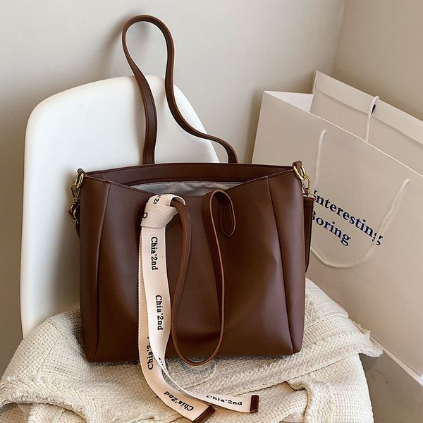 high-quality bag women's large-capacity 2022 new trendy shoulder tote bag all-match messenger bags
high-quality bag women's large-capacity 2022 new trendy shoulder tote bag all-match messenger bags
