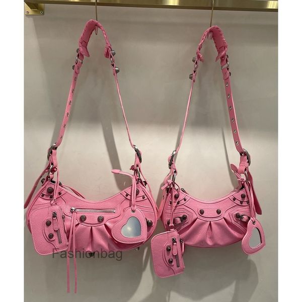 2022 three shoulder handbag bags designer bag one rivet locomotive le cagole oil wax skin female diagonal span m38h
2022 three shoulder handbag bags designer bag one rivet locomotive le cagole oil wax skin female diagonal span m38h