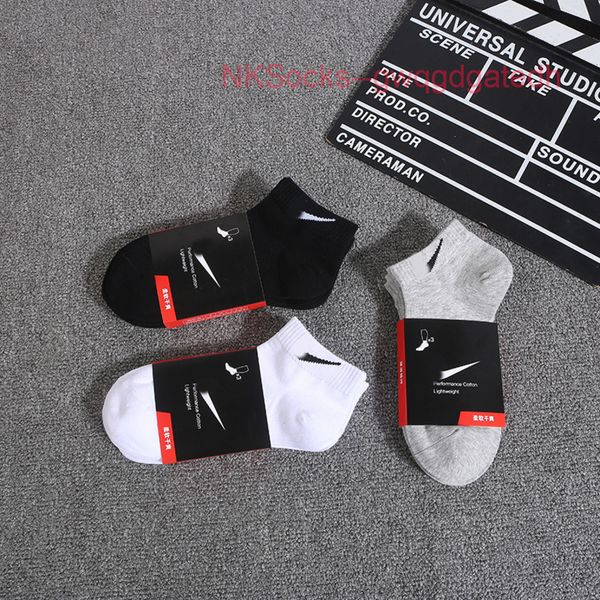 fashion men's sports socks classic hook brand medium tube solid men women basketball sweat absorbing breathable short boat sock luxury, Black
fashion men's sports socks classic hook brand medium tube solid men women basketball sweat absorbing breathable short boat sock luxury, Black