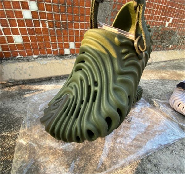 2022 men women sandals slides slippers bone resin desert sand foam runner ararat rubber west summer west brown flat slide slipper size 35-45, Black
2022 men women sandals slides slippers bone resin desert sand foam runner ararat rubber west summer west brown flat slide slipper size 35-45, Black