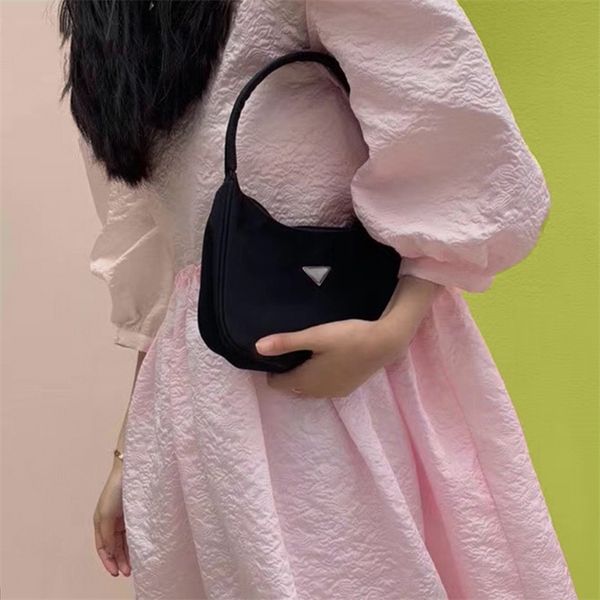 factory discount 66% off 2022 new kendou same tide flowing cloth nylon underarm method stick single shoulder bag
factory discount 66% off 2022 new kendou same tide flowing cloth nylon underarm method stick single shoulder bag
