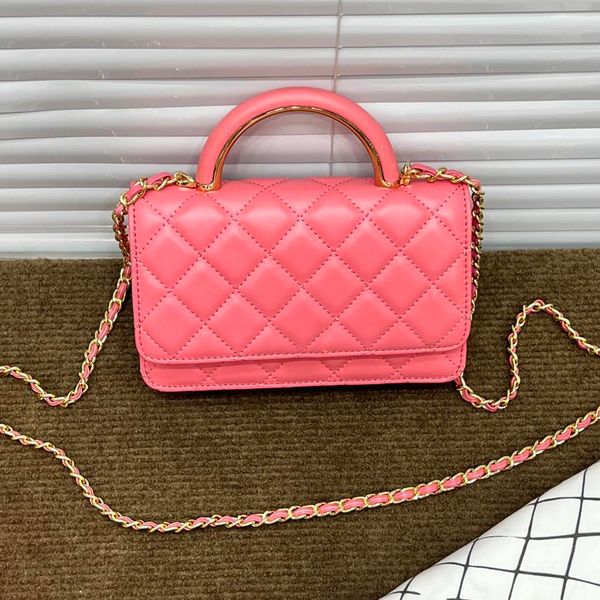 2022ss fall/winter flap purse bag black white pink metal handle classic quilted plaid chain crossbody shoulder bag designer luxury wallet ca
2022ss fall/winter flap purse bag black white pink metal handle classic quilted plaid chain crossbody shoulder bag designer luxury wallet ca