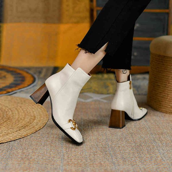 boots autumn and winter metal decorative horsetail buckle square head thick short tube boots simple side zipper fashion 1n35, Black
boots autumn and winter metal decorative horsetail buckle square head thick short tube boots simple side zipper fashion 1n35, Black