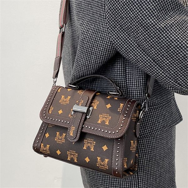 factory promotion messenger 2022 new fashion trend pu women's ins wide belt single shoulder bag
factory promotion messenger 2022 new fashion trend pu women's ins wide belt single shoulder bag