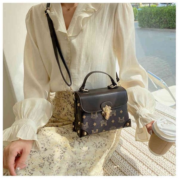 women's new single fashionable messenger design purses online