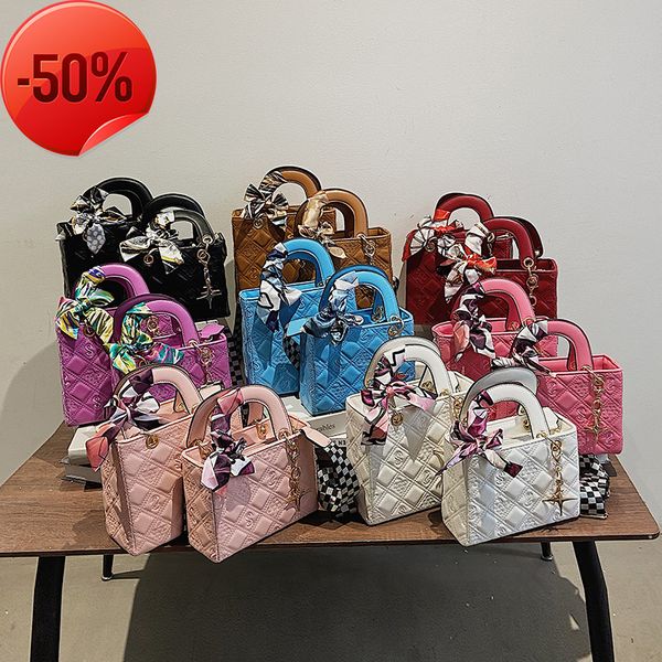 the factory directly princs fashion handbags bow handbag women's 2022 new msenger bag
the factory directly princs fashion handbags bow handbag women's 2022 new msenger bag