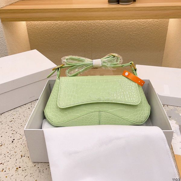 2022 four-color soft leather messenger shoulder bag designer luxury women's clothing paris clothing week all-match temperament and eleg
2022 four-color soft leather messenger shoulder bag designer luxury women's clothing paris clothing week all-match temperament and eleg