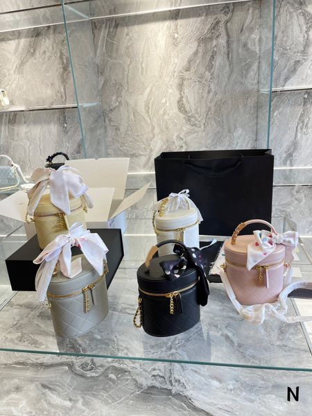 ly 22ss french designer makeup bag quilted matelasse chain cross shoulder gold hardware leather mini outdoor sacoche cute makeup luxury hand
ly 22ss french designer makeup bag quilted matelasse chain cross shoulder gold hardware leather mini outdoor sacoche cute makeup luxury hand