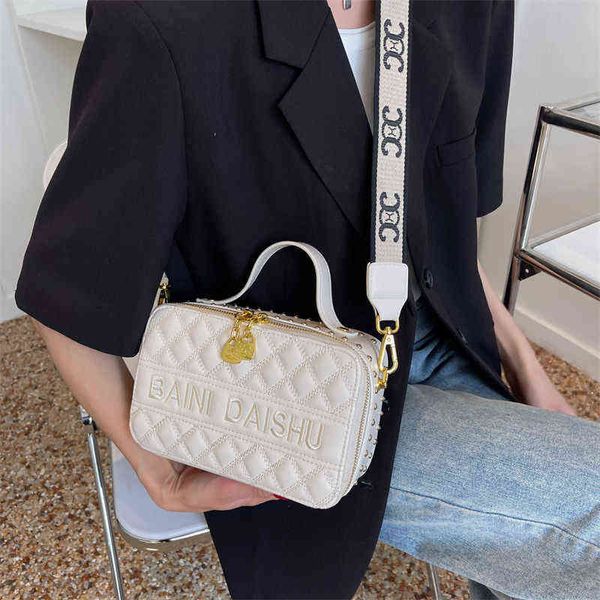 bags high handbag women's 2022 new rivet small square bag versatile messenger bag 
bags high handbag women's 2022 new rivet small square bag versatile messenger bag